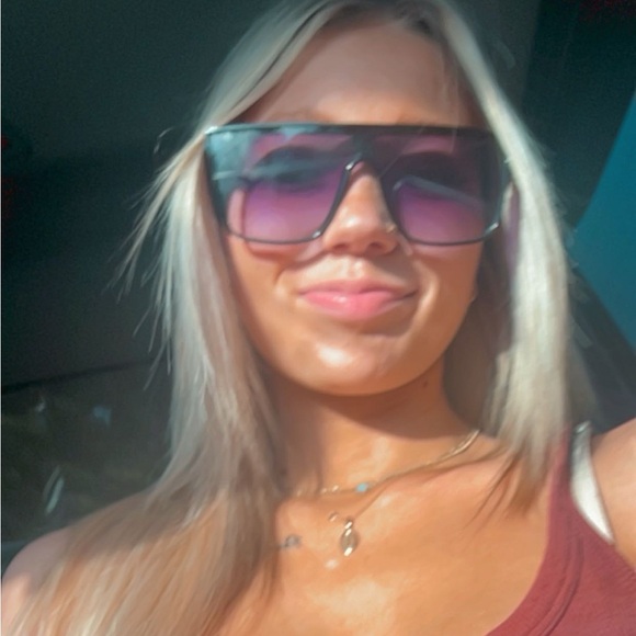 Meet your Posher, Savannah - Picture 1 of 1